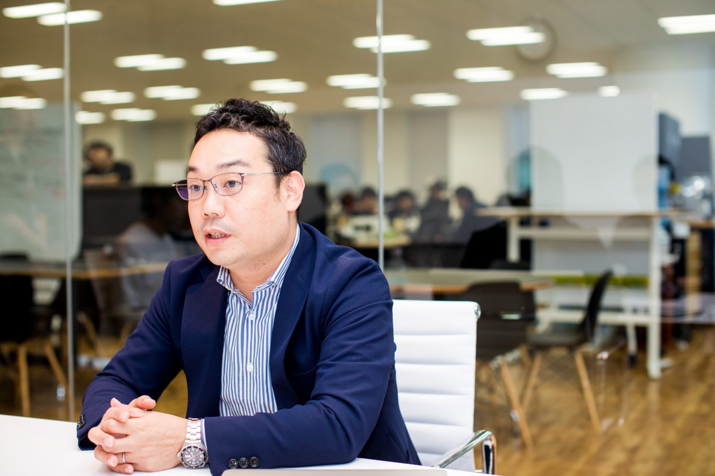 約16年間をキーエンスで過ごした石原氏。その後、教育系スタートアップを立ち上げた経験を持つ。経営者として今までを過ごした石原氏は、いったいここまでの経験をどのように振り返るのか。