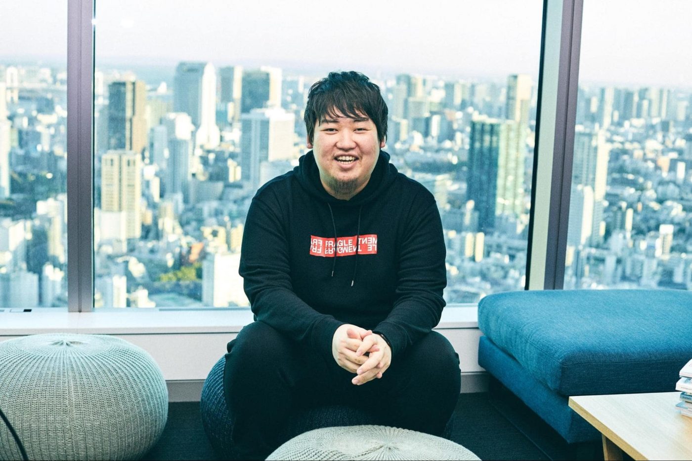 ■鶴岡裕太（つるおか・ゆうた） BASE株式会社代表取締役CEO 1989年生まれ。2012年に22歳でBASE株式会社を設立。「価値の交換をよりシンプルにし、世界中の人々が最適な経済活動を行えるようにする」をミッションに、決済の簡易化とリスクの無いあたたかい金融を主軸にしたEコマースプラットフォーム「BASE」を運営。BASE100％子会社で、お支払いアプリ「PAY ID」、オンライン決済サービス「PAY.JP」を運営するPAY株式会社の取締役、金融事業に取り組むBASE BANK株式会社の代表取締役CEOも務める。2018年、Forbes JAPANの「日本の起業家ランキング」3位に選出。