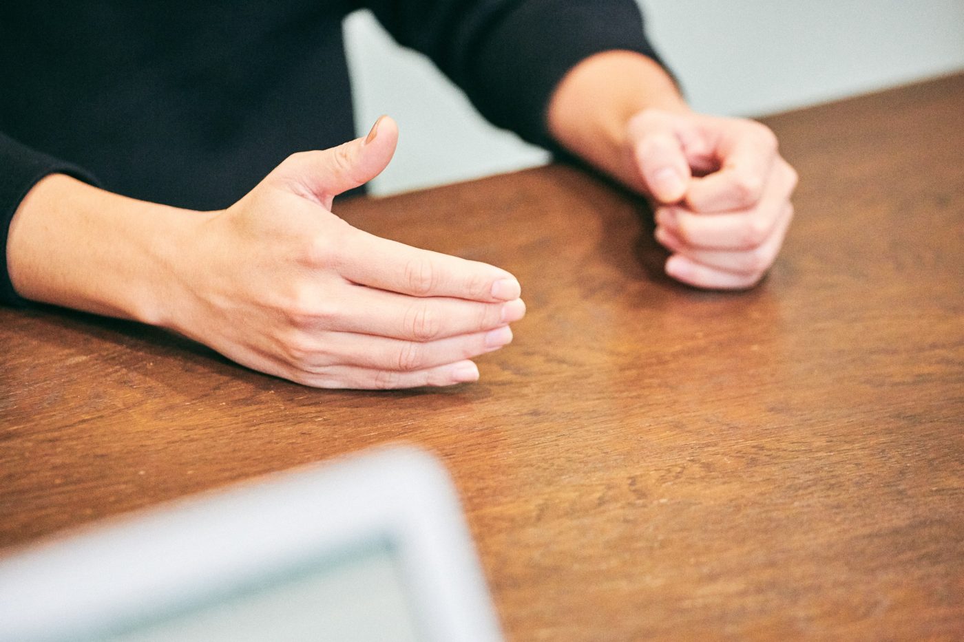 エウレカの事業売却を決断したとき、赤坂氏の中に生まれていた新たなチャレンジへの欲求。新しい事業のタネを見つけるため、2016年9月に代表を退任し取締役顧問に就任し、売却から2年半後となる2017年10月には、取締役顧問を退任した。