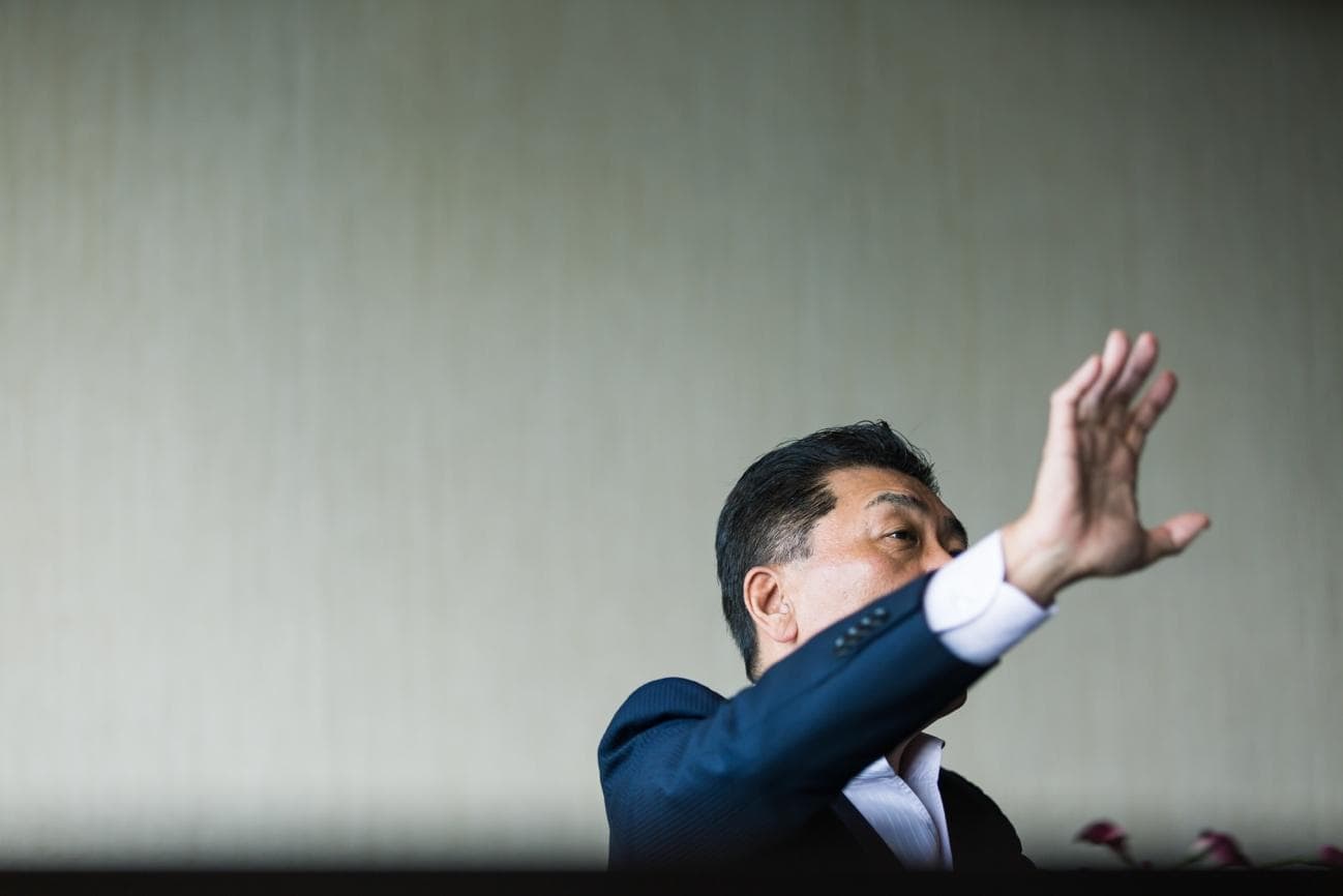 丸尾「実際、アメリカにおけるIT系企業の上場は約8割が赤字と言われています。にも関わらず日本がそれに追随しないのは、真の機関投資家が少ないからでしょう。日本の機関投資家は、日経平均に対してどのくらい勝っているかがポイントになる。だから、株に対してのリスクを取りにくいと言われています。 ところが欧米の機関投資家は、パフォーマンスが出れば、然るべきインセンティブを得られる。良いも悪いもひっくるめて。だからこそ、足元が赤字でも将来ポテンシャルのある企業を探し続けている。そういう意味でプロフェッショナルだと言えますし、本当に儲かるものを見つけにきているんです。この頃は日本でもシリコンバレー型の真のSaaS企業も育ってきているので、海外投資家はますます投資しやすくなってきていますしね」