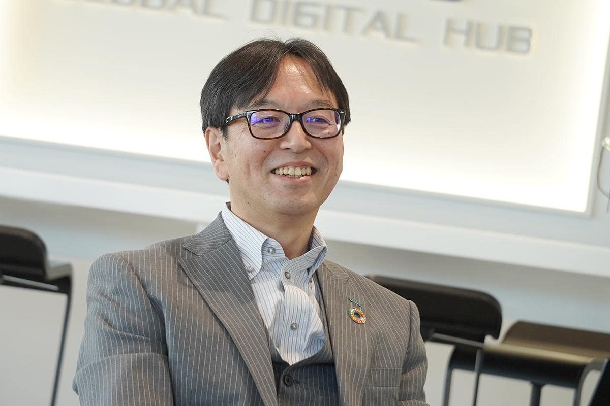 レジリエントでサステナブルな社会をめざし、MS&ADは保険事業の枠を超えた事業展開をさらに拡大していく。今後も加速するであろうスタートアップとの協業について、両氏はどのような考えを持っているのか。 これに対し松岡氏は「どんな会社であっても保険は必要になるし、それがアセットになることも伝えていきたい」と話し、特にスタートアップとは良きパートナーになれるという自身の考えを表した。 【松岡氏】スタートアップからすると、時に大企業が自分たちを“業者”として扱っているように感じる場面もあると聞きます。ですが私たちにはそのような考えは一切ありません。早期からNDAを交わし、秘密を保持しながら協業していけるパートナーでありたいです。 今後の動きについては、新聞やメディアに取り上げられた一部のスタートアップの情報だけにしかアクセスできない課題があることを挙げた。その際、13,000社以上のデータを持つSTARTUP DBの積極的な活用をしたいと松岡氏は話した。 特に知りたいのは、経営者の人柄や考え方といった、目に見えない情報だという。それらは協業において非常に大きな意味を持つためだ。 また、スタートアップとのつながりを強化していくために、STARTUP DBを運営するフォースタートアップス株式会社(以下、フォースタ)のサポートも積極的に受けていきたいと藤岡氏は考えを示した。 【藤岡氏】「今後も私たちは社会課題に対して、広くアプローチをしていきたいと思っています。間口もオープンなので、少しでも多くのスタートアップの情報に触れることが重要になります。その際、日本国内で多くのスタートアップに関するデータを保有するフォースタさんとの協力関係はとても重要になります。今後もご支援いただきたいです」 スタートアップとの共創により、より豊かな社会への道が続いていく。そんな期待が感じられるインタビューであった。 インタビュー:株式会社ソレナ 撮影:加藤 秀麻 ■STARTUP DB ENTERPRISE参画パートナー企業申し込み受付中■ ENTERPRISEとは? スタートアップエコシステムにおける事業会社や投資家などのエコシステムビルダーの皆様と、国内スタートアップに対して、それぞれが信頼できるパートナーとのアライアンス機会の創造をサポートする法人向けプラン。 また、成長産業に特化した情報プラットフォーム「STARTUP DB」内のさまざまな機能をアップグレードしてご利用頂けます。