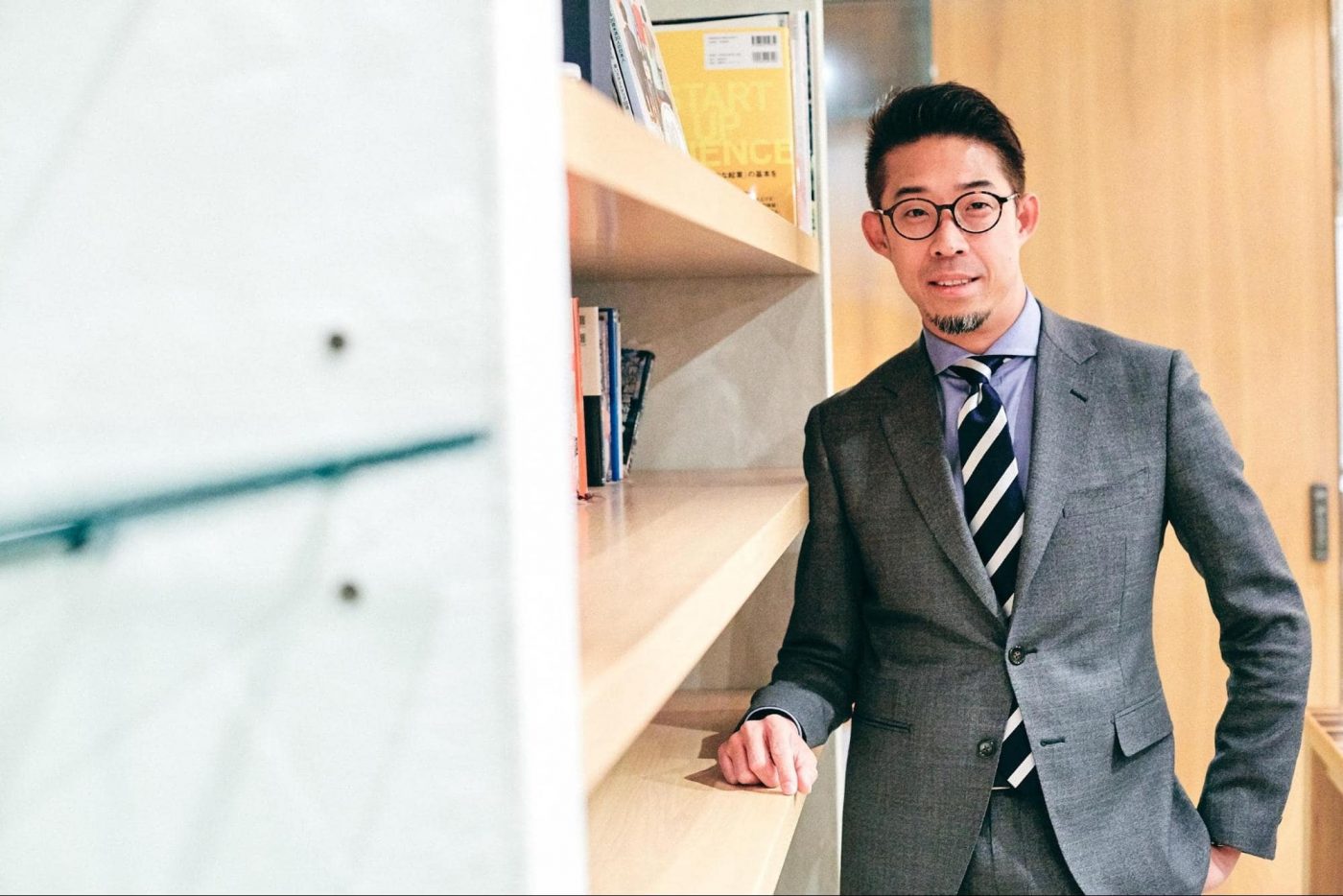 ■田島聡一（たじま・そういち） ー株式会社ジェネシア・ベンチャーズ代表 三井住友銀行にて約8年間、個人向けローンや中小・ 大企業融資、シンジケーション・債権流動化など、さまざまな形態の資金調達業務に関わる。2005年1月、サイバーエージェントに入社。同社では、事業責任者として金融メディアの立ち上げに参画、同事業を上場企業に売却。その後、サイバーエージェントの100%子会社であるサイバーエージェント・ベンチャーズ（現：サイバーエージェント・キャピタル）にて、ベンチャーキャピタリストとして投資活動に従事、多数の企業のIPO・バイアウトを実現。2010年8月以降は同社の代表取締役として、投資エリアの拡大や8ヶ国における投資戦略の策定及び全案件の投資判断に深く関与することで、同社の成長を牽引、アジアで通用するベンチャーキャピタルにまで至る。日本ベンチャーキャピタル協会（JVCA）の理事として業界全体の活性化に注力。2016年8月に株式会社ジェネシア・ベンチャーズを創業。大阪大学/工学部卒。