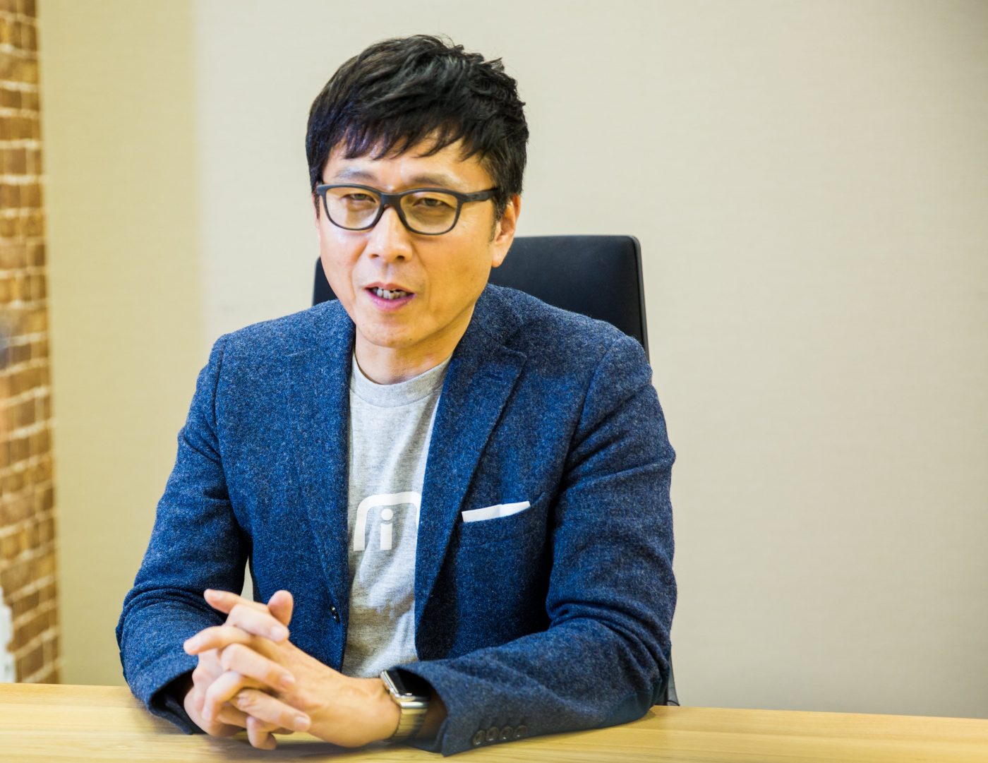 渦潮電機時代に、日本の電気自動車のコンソーシアムのリーダーとして、フィリピンを訪れた。その際、フィリピンを始めとする新興国には、就業のための車を買いたくても買えない人がたくさんいる、という現実を目の当たりにする。