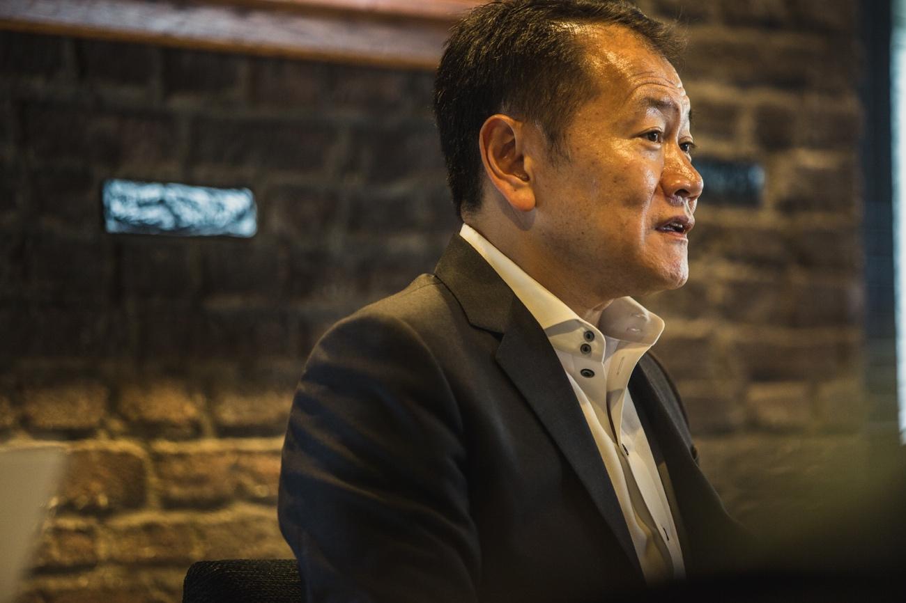 赤浦「投資家はスタートアップ経営者を、いいアントレプレナーか判断して投資をします。しかし、実は投資をしてからのほうが大変なのです。スタートアップをゼロから成長させなければなりません。そこに対して、起業家と同じ目線で支援できる人は多くないのです。最近は日本でもイグジットした起業家が増えて、エンジェル投資をする方も増えましたが、まだ少ないのが現状です。アメリカのようにイグジットした後に投資家になる起業家が増えることを期待しています。 　 また、投資家になるためのもう一つのハードルがファンドレイズです。キャピタリストになるためには、資金集めをしなければなりません。起業家と同じ様に資金調達できなければ何も始まらないのです。しかし、トラックレコードがなければLPからお金を預けてもらえないですし、お金を集められなければ実績も作れないという鶏と卵のような問題も存在します。」