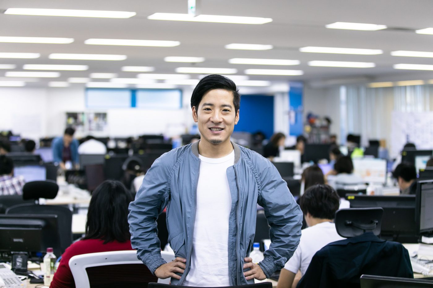 ■秋好陽介（あきよし・ようすけ） ー大学時代、インターネット関連のビジネスを興す。 2005年にニフティ株式会社に入社。複数のインターネットサービスの企画／開発を担当。仕事の受託者・発注者、両方の立場を経験したことから、個人と法人のマッチングサービスを思い立ち、2008年4月に株式会社リート（現・ランサーズ株式会社）を創業。 同年12月、インターネットを通した個人と法人の自由な仕事のやりとりを目指すクラウドソーシングサービス「Lancers（ランサーズ）」の提供を開始する。 2018年、創業10年目を迎え、ランサーズ株式会社の代表取締役社長 CEOとして、フリーランス総合支援プラットフォームを運営し、既存サービスの品質向上、新規事業の創造に取り組む。