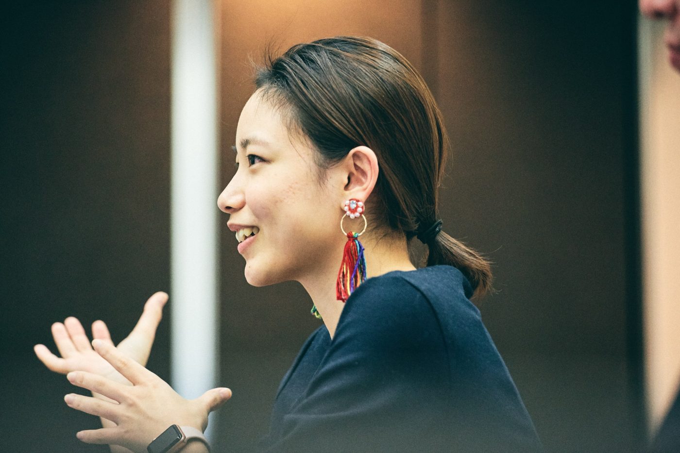 日本の次は、世界へ。ムスカの挑戦はとどまることを知らない。世界中の人々を救うためのムスカの取り組みは、これまでのスタートアップとは比べものにならないほどのスピード感で急速に広まっていくだろう。串間氏は、今後の展開について以下のように語る。 串間 「ムスカは、最初から世界を見据えて事業を組み立てています。食糧危機や有機廃棄物による環境汚染などは、日本以外の地でも深刻な課題として取り上げられていますから。僕らの世代だけではなく、子どもや孫の世代にも残せる事業だと思うんです。そのために、今は人類の共通財産としてムスカの技術を届けていきたいですね。ムスカは、僕のではなく、みんなのもの。そう思っています」 ハエで世界中に影響を与える。まるで夢のようにも思えるが、彼らの取り組みはいずれ、私たちの日々の生活を支えるなくてはならない存在となるはずだ。