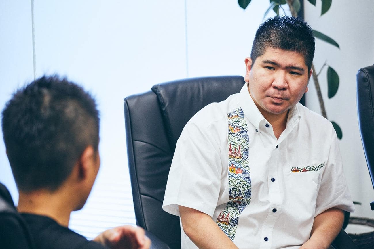 ■澤岻 優紀（たくし・ゆうき） OLTA株式会社 代表取締役CEO 1987年生まれ。神戸大学経営学部卒業。新卒で2012年4月に野村證券株式会社に入社。投資銀行部門にて、主に上場事業会社の資金調達業務に従事。社債、株式及びハイブリッド・ファイナンス等の案件提案及び案件執行に関与。2016年10月、起業準備のため退職。2017年4月にOLTA株式会社を創業