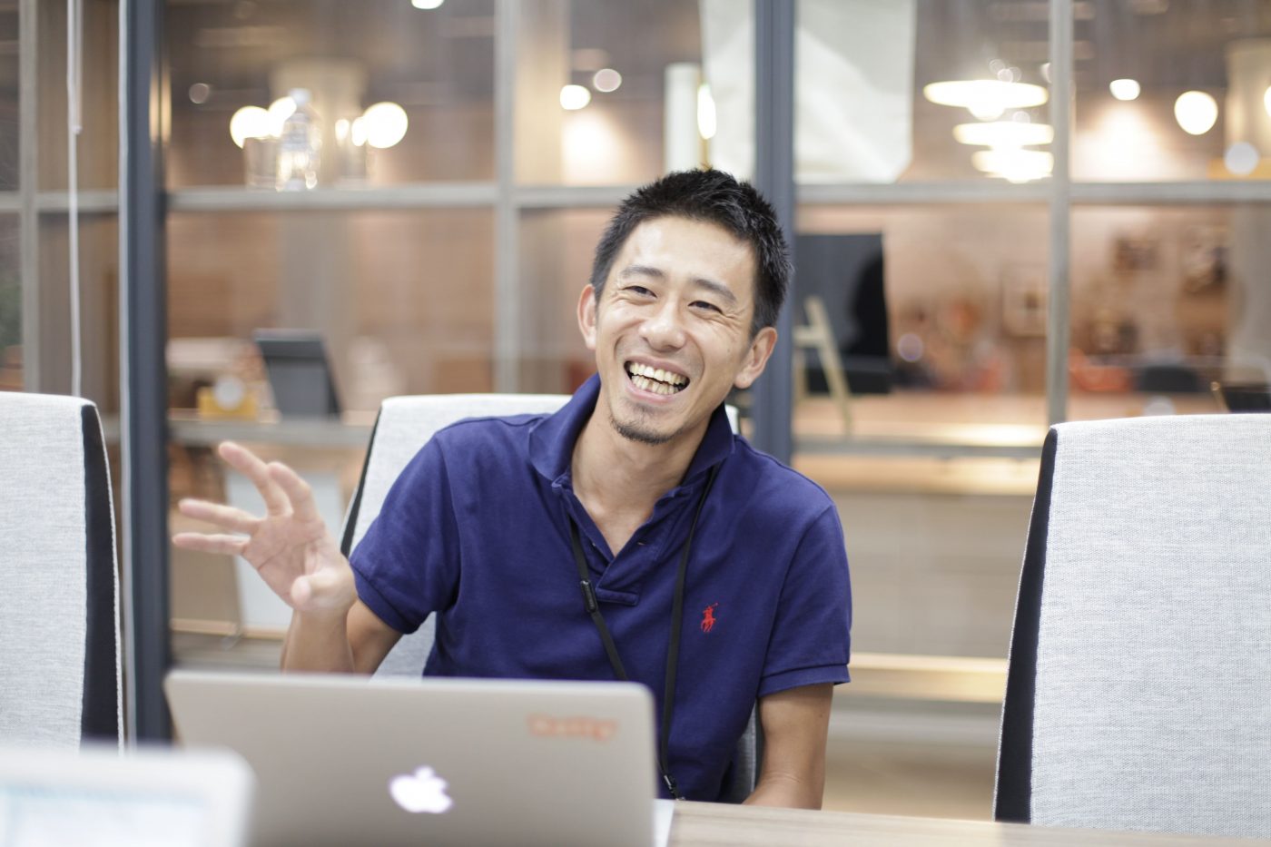 その後、武田氏は株式会社ネットエイジ(以下、ネットエイジ)に就職する。ECサイトを継続して学び続けるか悩んだ末での決断だった。決断のきっかけは、今後伸びる市場をモバイルに見出したことだ。