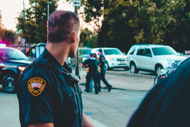 Police officers do a dangerous, but necessary job. To help you pray for them, here are six police officers' prayers.