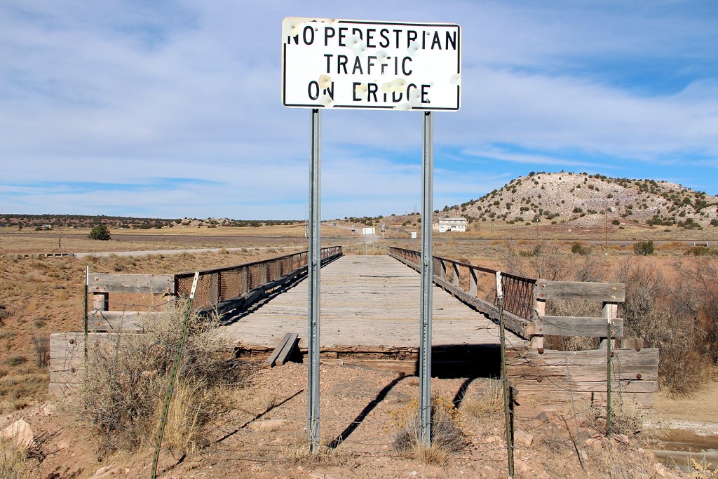 How long does it take to sell land in Apache County?