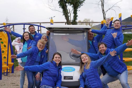 famille camping paradis sur voiturette