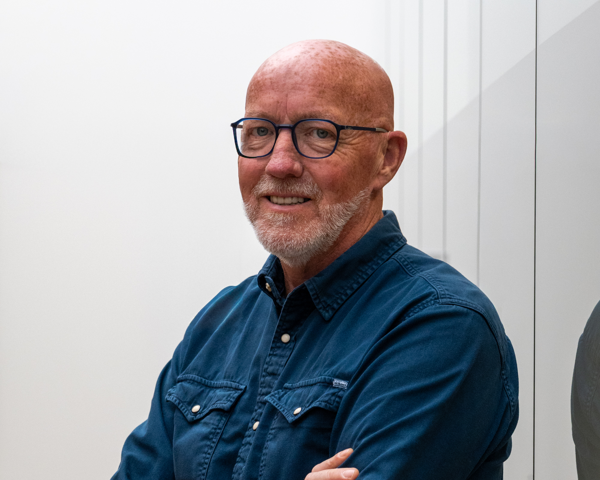 Dirk gekruiste armen