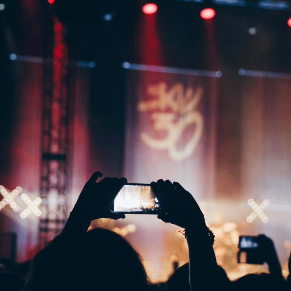 Capturing the vibrant atmosphere of a live concert in Barcelona's bustling nightlife.