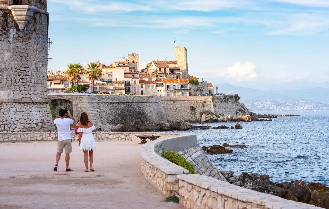 Dame de compagnie à Antibes