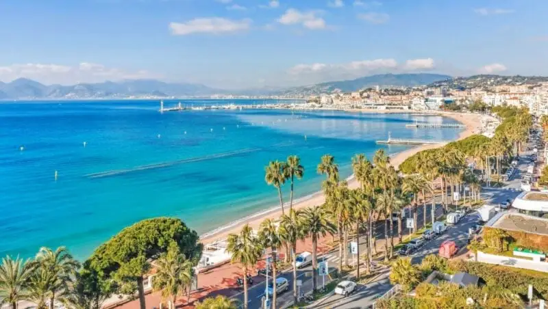 Dame de compagnie à Cannes