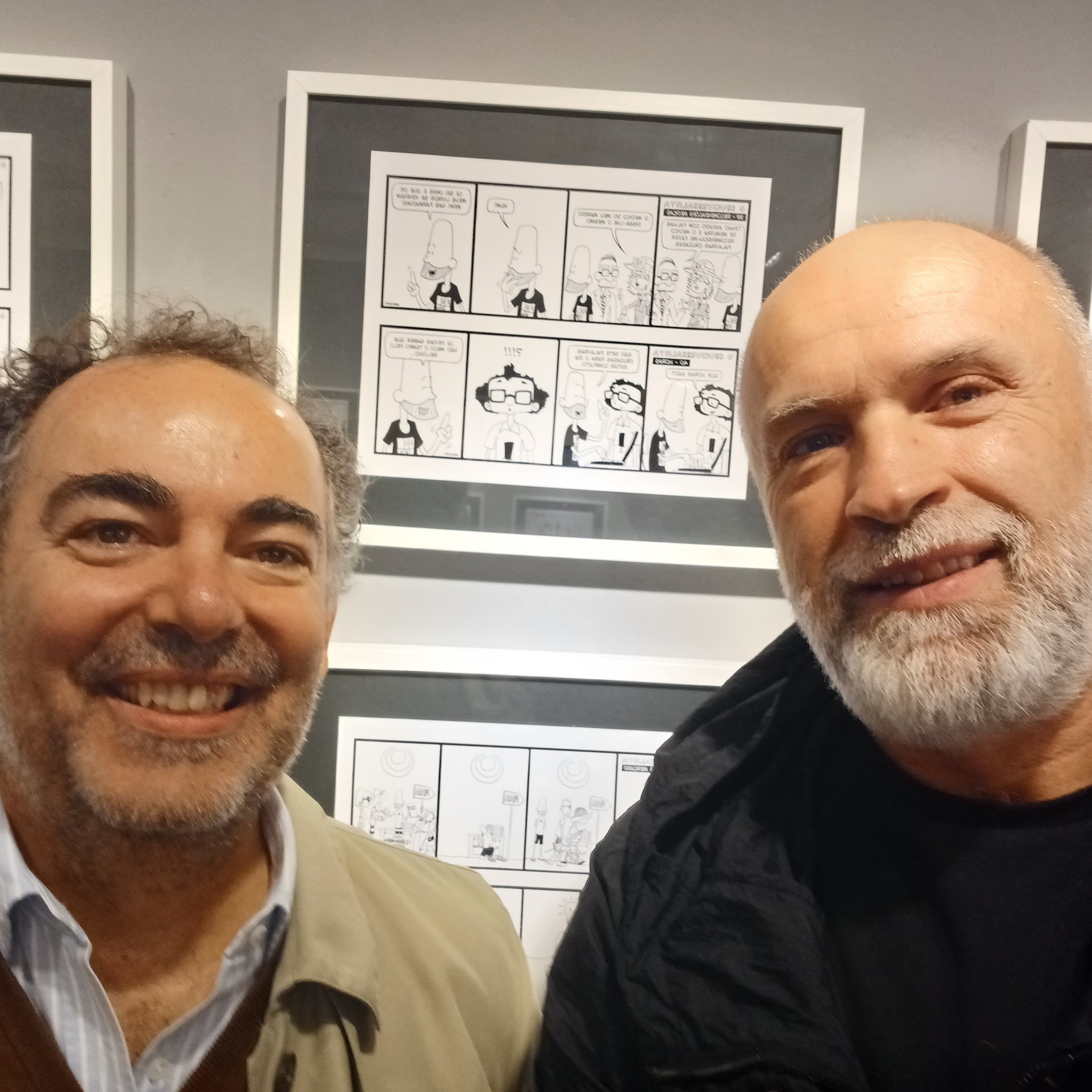 Paulo Freixinho com o seu amigo de infância, o Rui, na exposição BD O Cruciverbalista, no Museu do Trabalho Michel Giacometti, em Setúbal