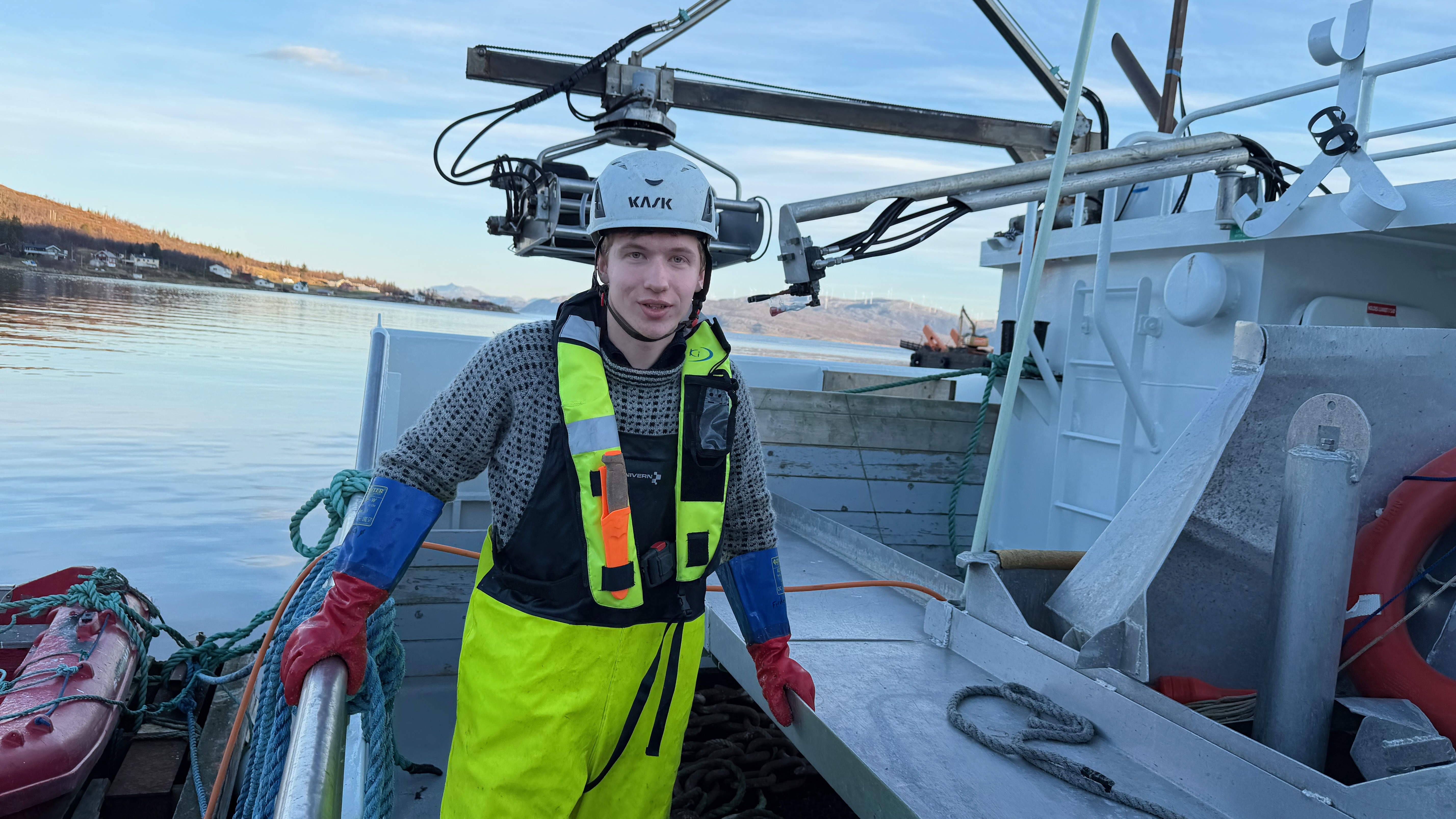 Fredrik Øisund Sverresvold (19) er lærling i fiske og fangst hos Gullfesken i Botnhamn på Senja.