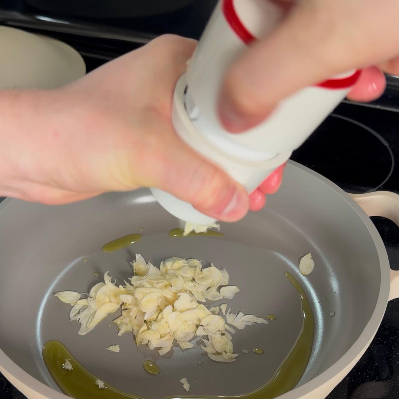 Twist Garlic Mill for Garlic Slices