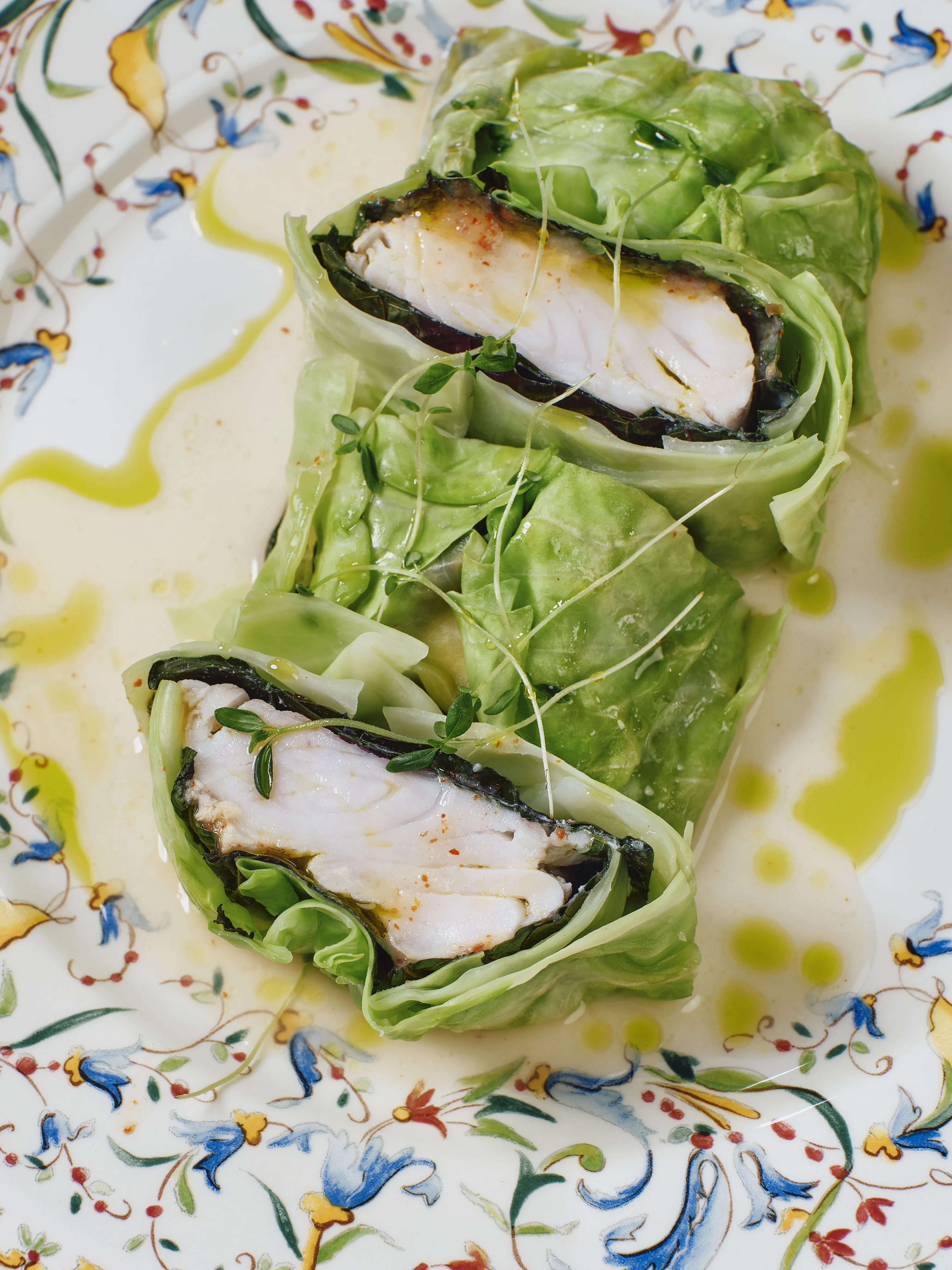 Merlu de petits bateaux encroute de sel, choux et shiso ©Pierre Lucet Penato