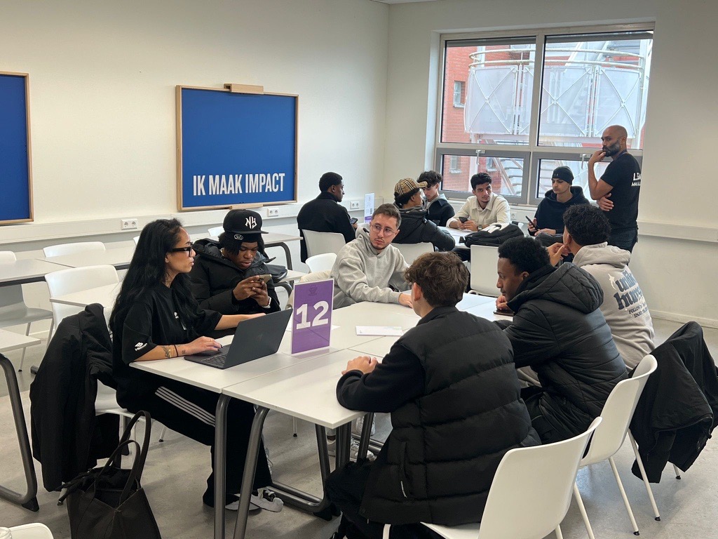 Gisteren pakten studenten en ondernemers samen digitale groei aan tijdens één van onze traditionele hackathons bij Digiwerkplaats Rijnmond!