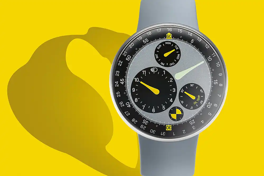 Die Ressence Type 3 Marc Newson Uhr als Exponat bei Milestones in Contemporary Design im Red Dot Design Museum Essen.