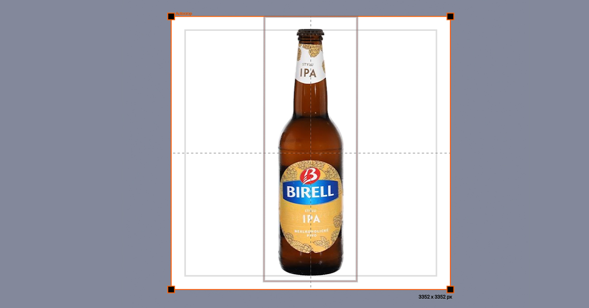 Photo de recadrage automatique dans un logiciel avec bouteille en verre.