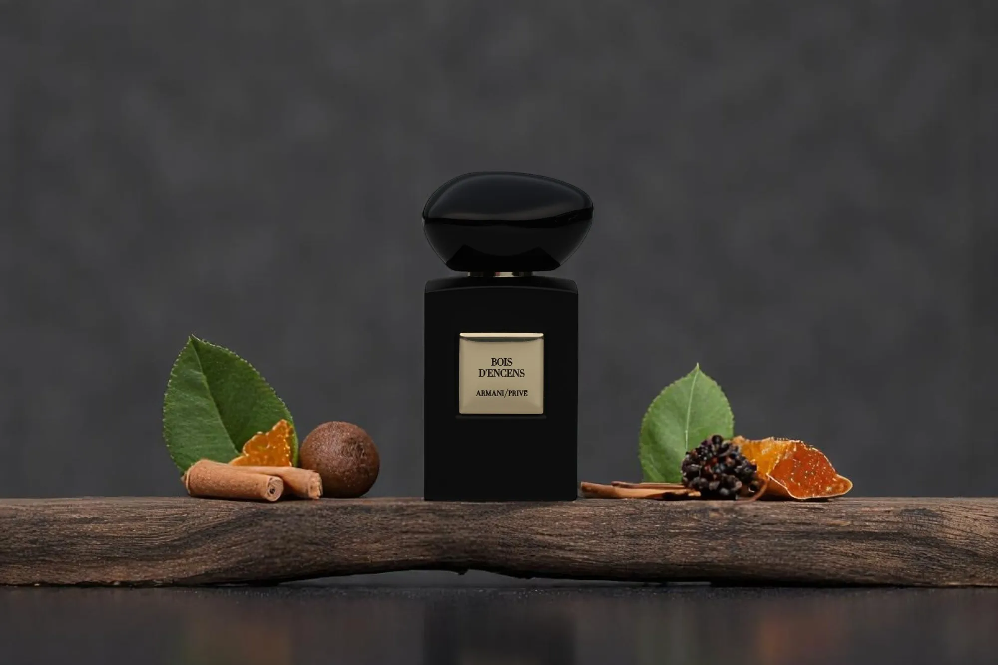 Một bức ảnh sản phẩm của nước hoa Armani / Prive xuất hiện trên nền theo chủ đề với các thành phần nước hoa.