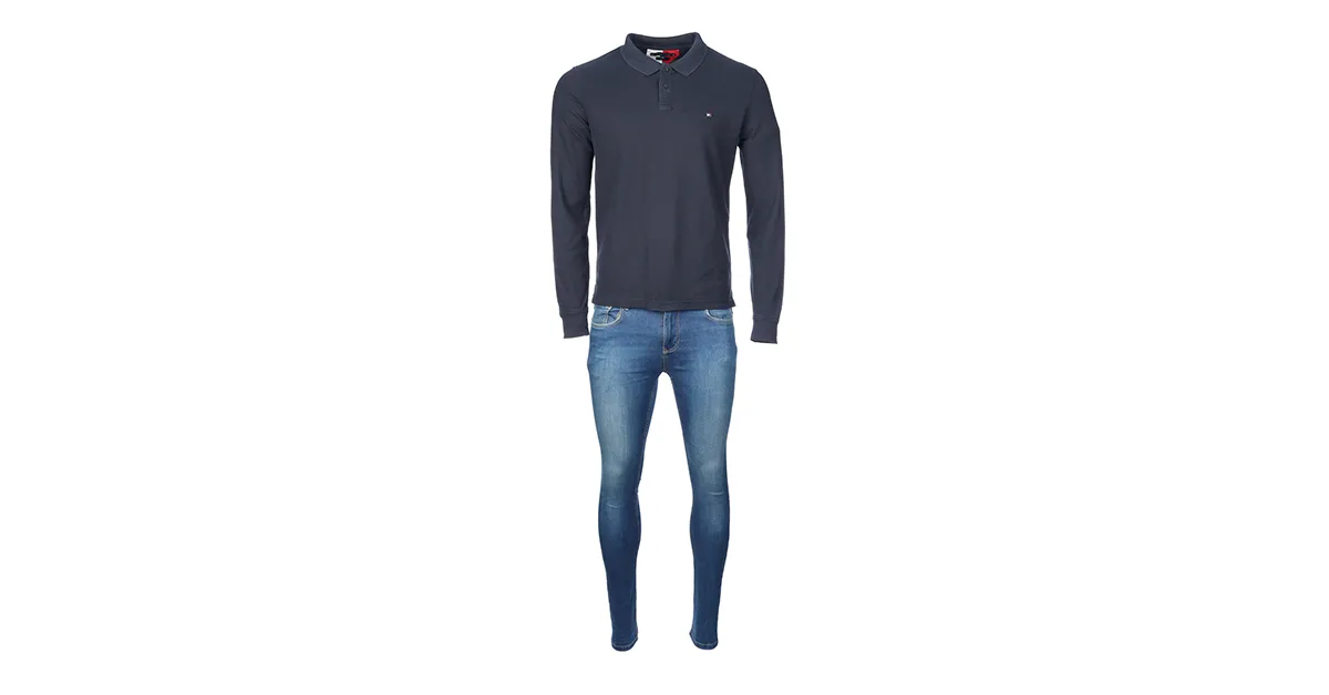 Der Geisterpuppeneffekt auf Hemd und Jeans.