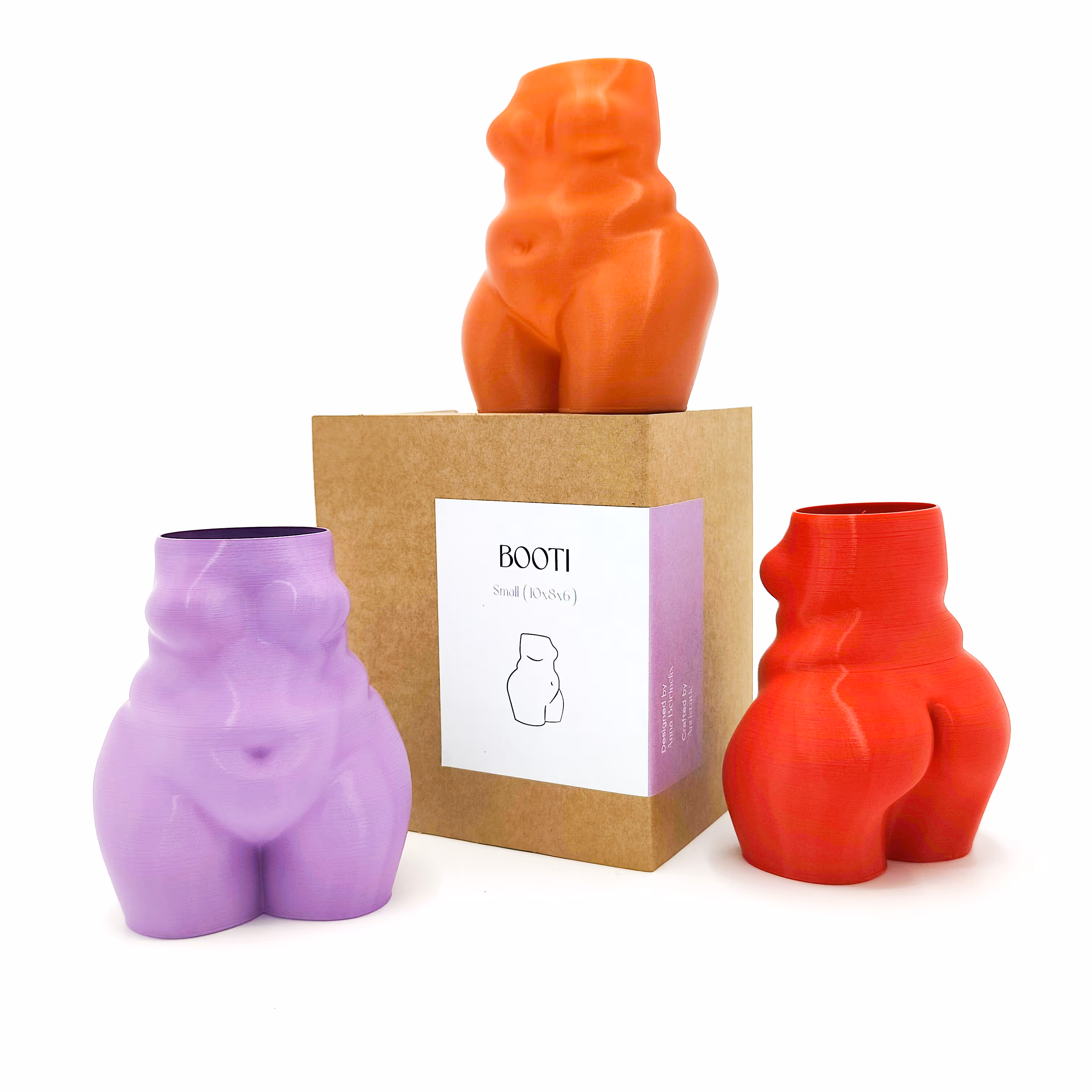 Vaasje met vrouwelijke vormen gemaakt door ontwerper Anna Beirinckx