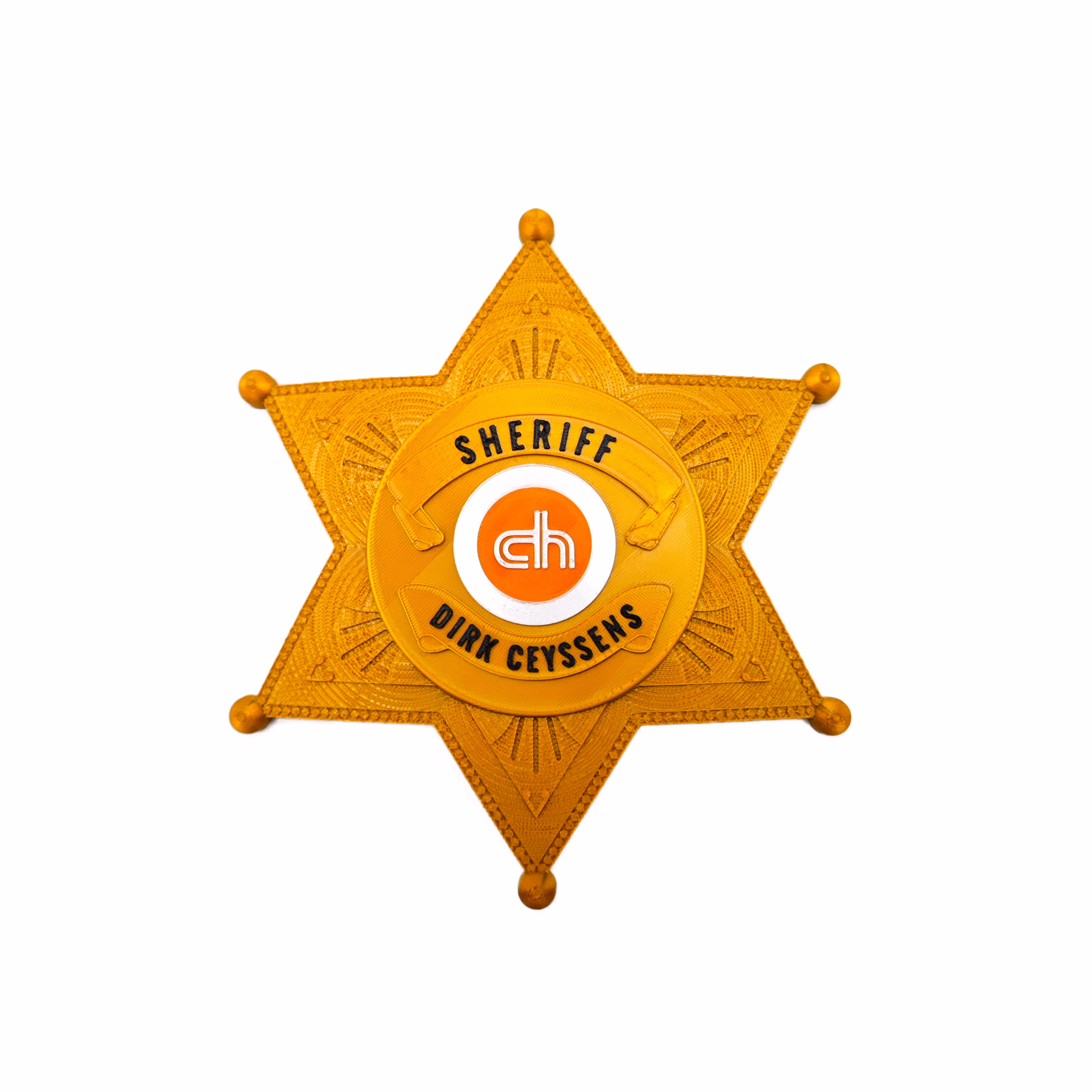 3D-geprint geschenkobject met ingegraveerde naam en bedrijfslogo, getoond op witte achtergrond.