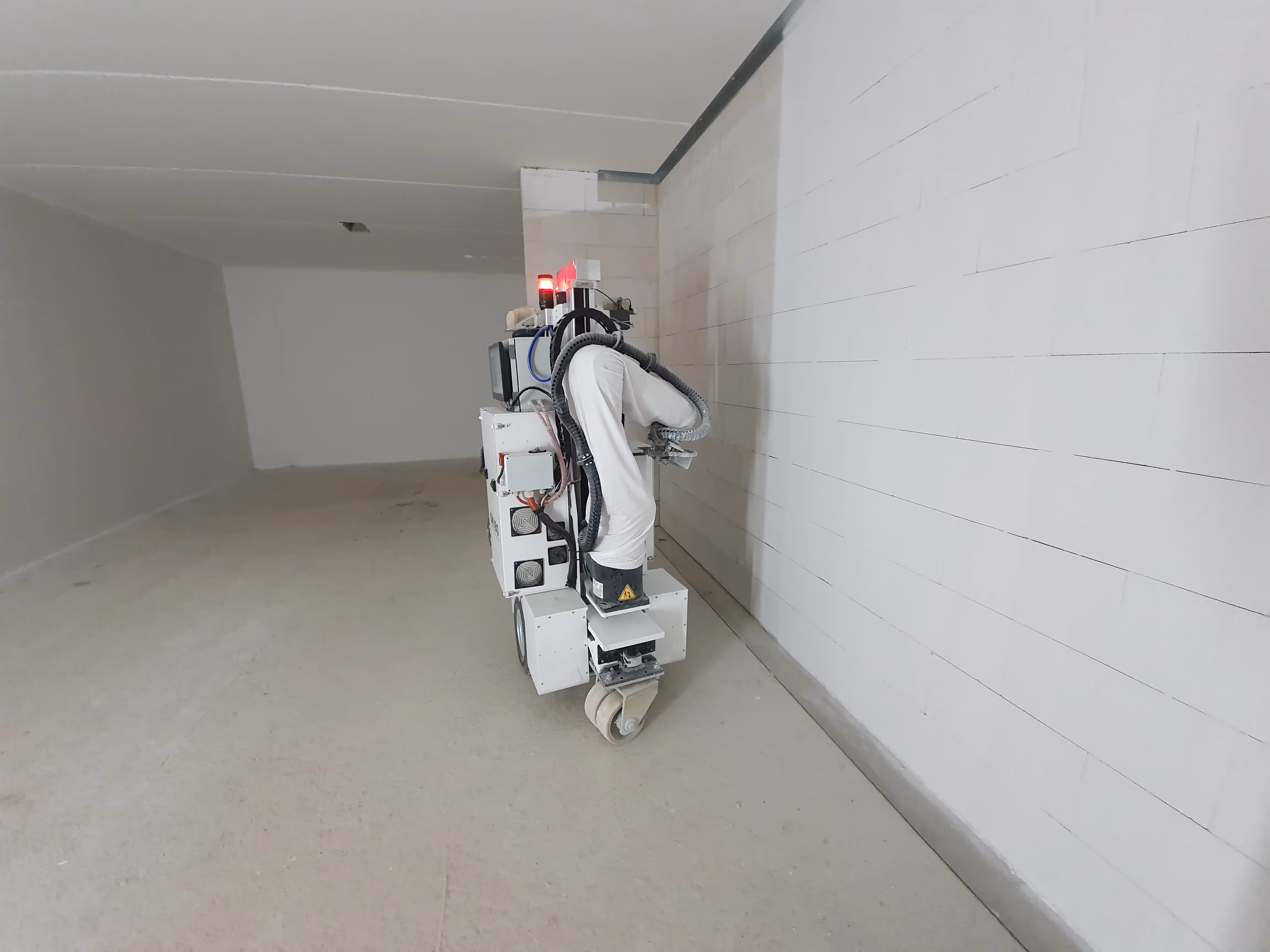 Okibo's robot is capable of 3D mapping its environment, enabling progress monitoring, BIM comparison and reliable understanding of the plastering requirements.