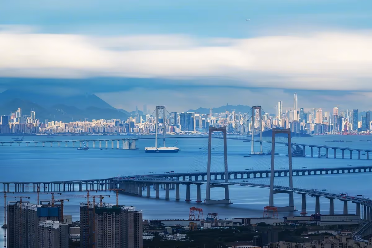 Suspension bridge and causeway connecting Shenzhen and Zhongshan
