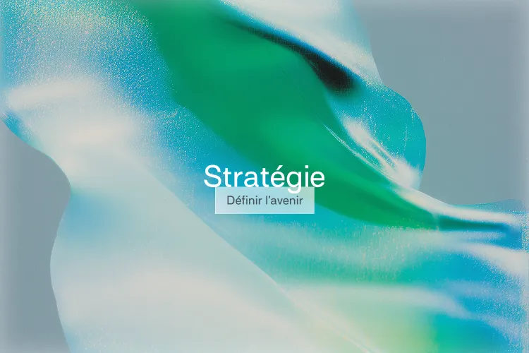 Un motif abstrait fluide en tons verts et bleus avec le texte 'Stratégie' et 'Définir l’avenir' au centre.