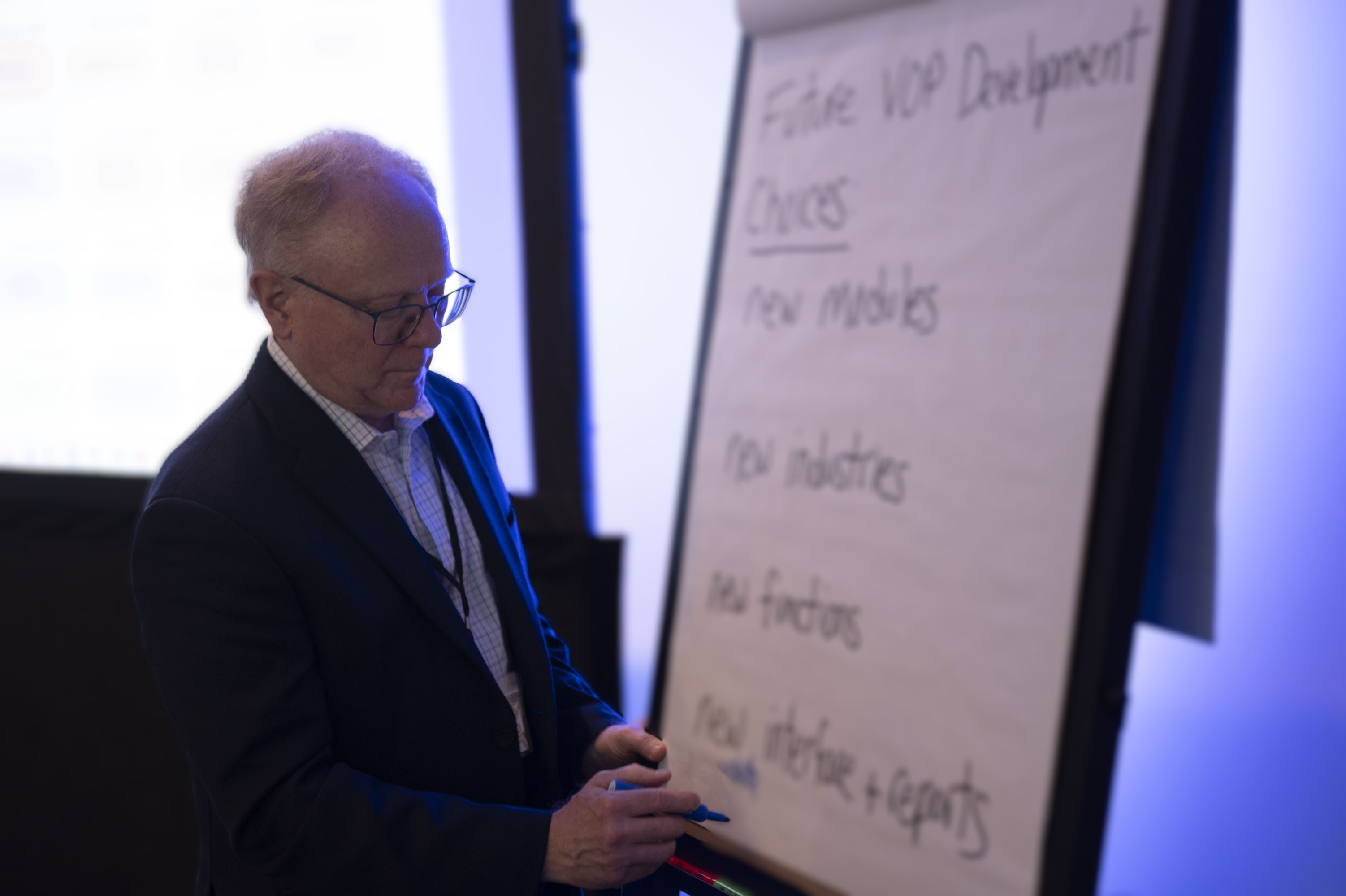 Corporate Value Advisor leading a workshop in a boardroom