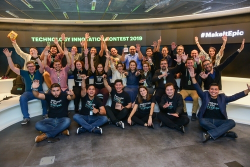 Group photo of an innovation contest