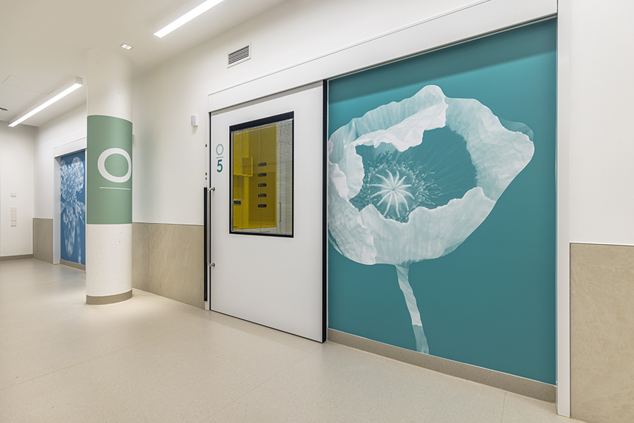 freundliche Farbgestaltung Intensinstation