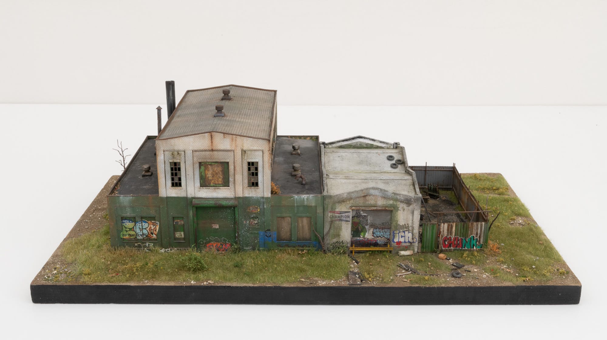 Dennis Gordon, Emotionally Conflicted (2023). Styrene, plaster, basswood, acrylics, oils, pigments, 24 in x 16 in x 9 in.