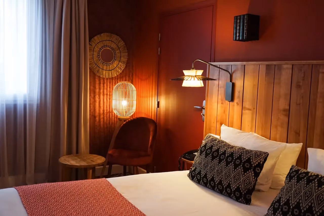 Chambre spacieuse avec décoration bohème unique et tout le confort moderne