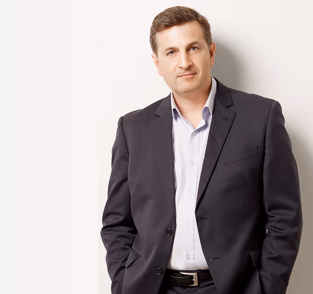 peter-standing-professional-photo