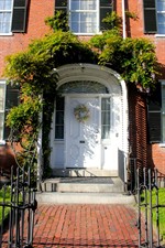 Seasonal Saturdays! Guided tours of the Museum of Old Newbury’s 1808 Federal-style home, offered Saturdays this fall. History comes alive on every floor!