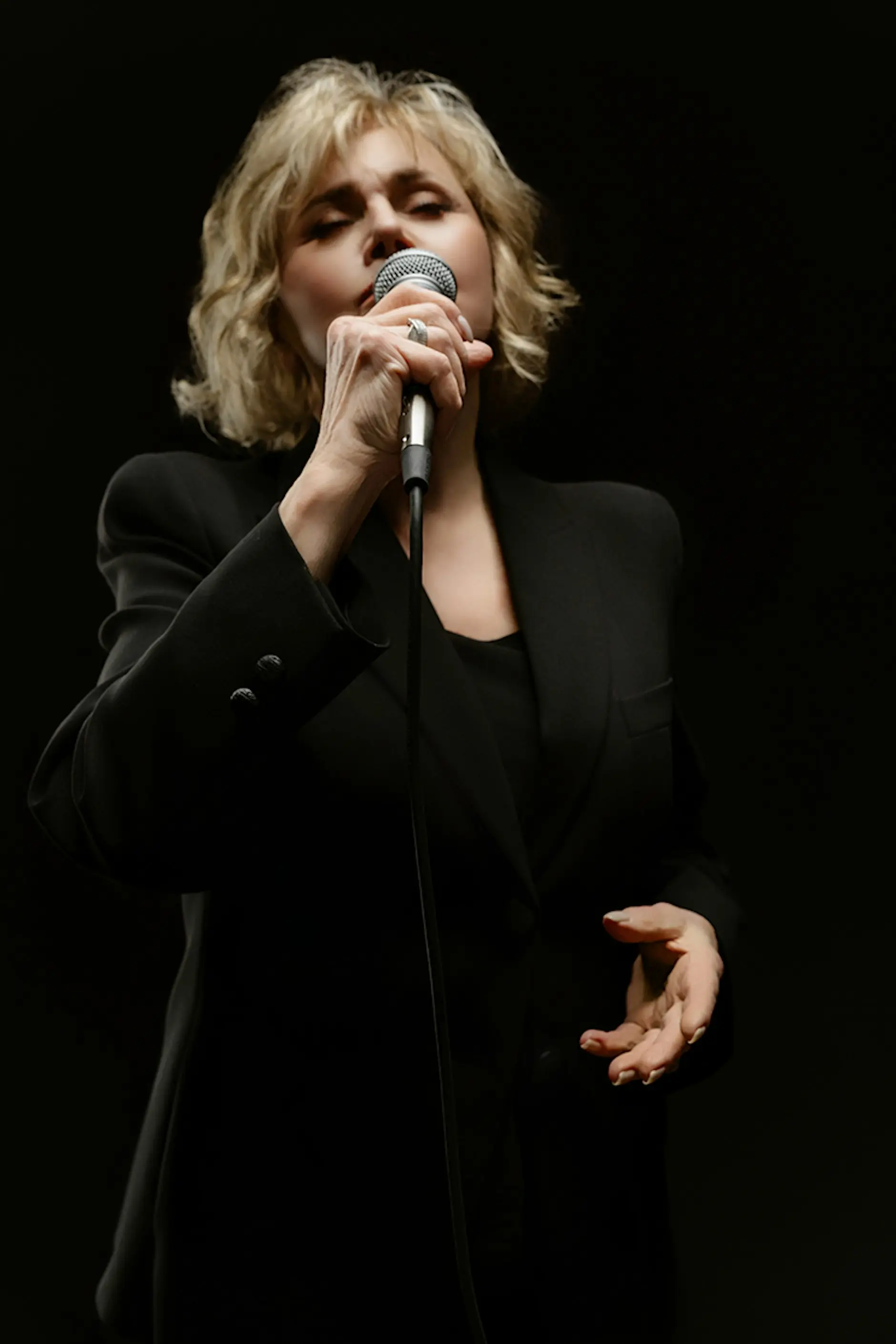 Donna Byrne: A jazz singer at the top of her game. With sultry good looks and a quick wit, Donna is not only a masterful singer, but also a true entertainer. 