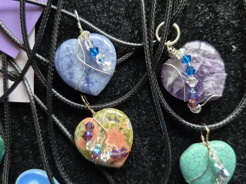 Summer Gift Shop: Shop a variety of handmade artworks priced at $200 and under — perfect for gift giving! *Gift Shop items available for purchase in person only