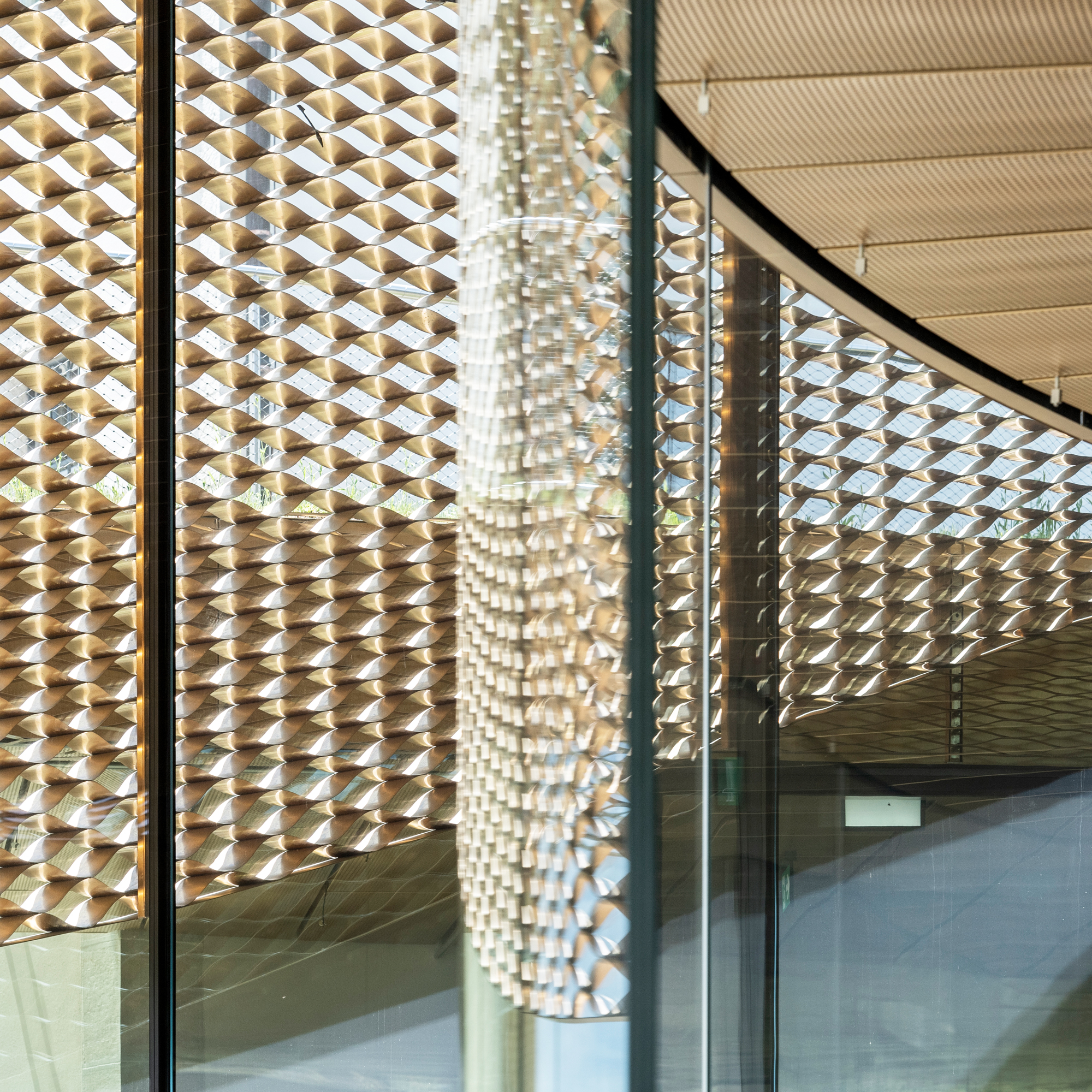 Sonnenschutz: Transparentes Tragwerk am Limit