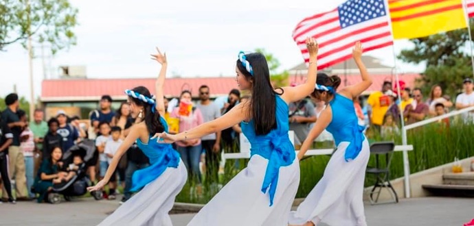 A group of Vietnamese dancers