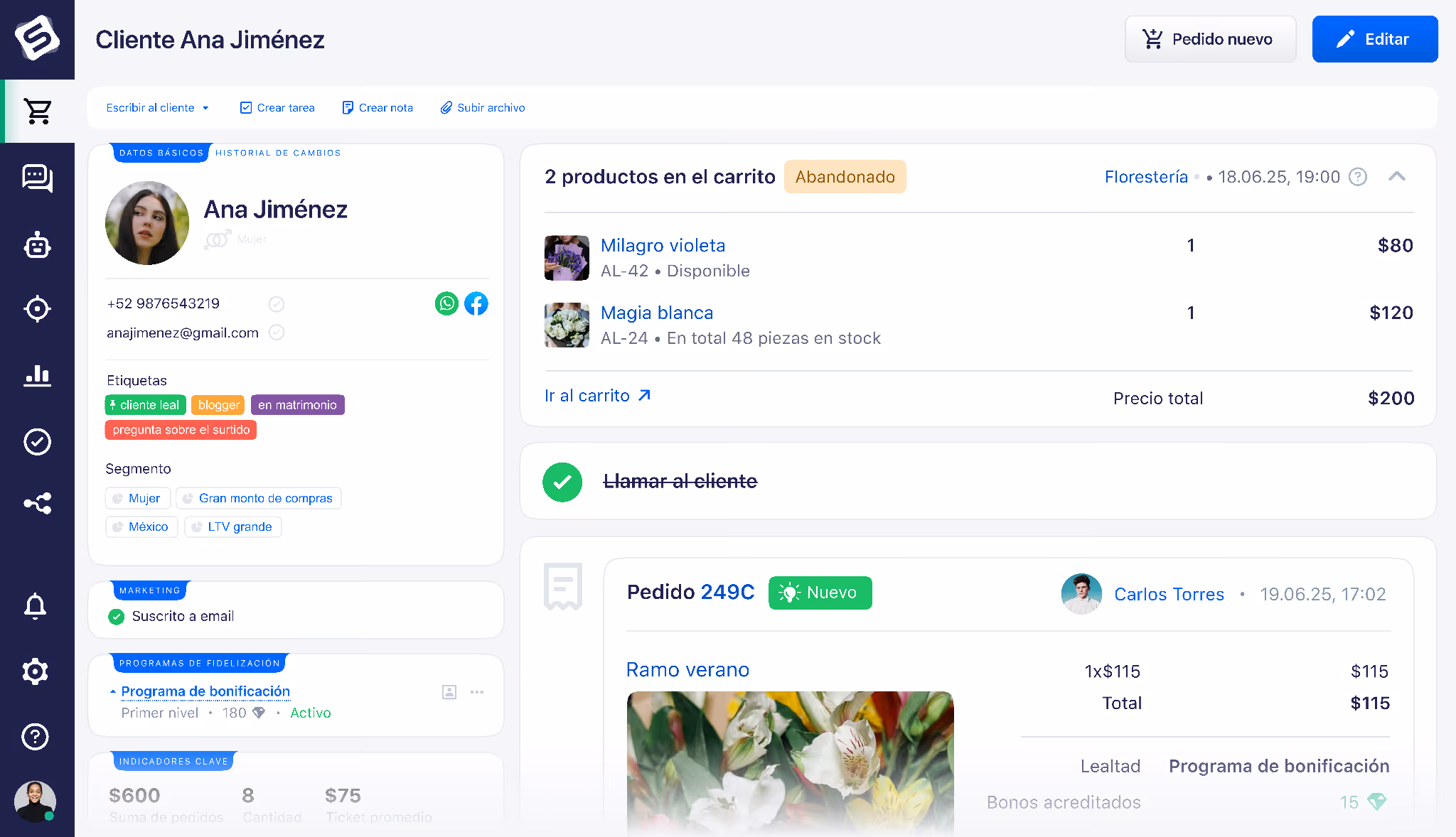 Interfaz de Simla CRM mostrando el perfil del cliente con información detallada, historial de conversaciones y datos relevantes gestionados a través de WhatsApp