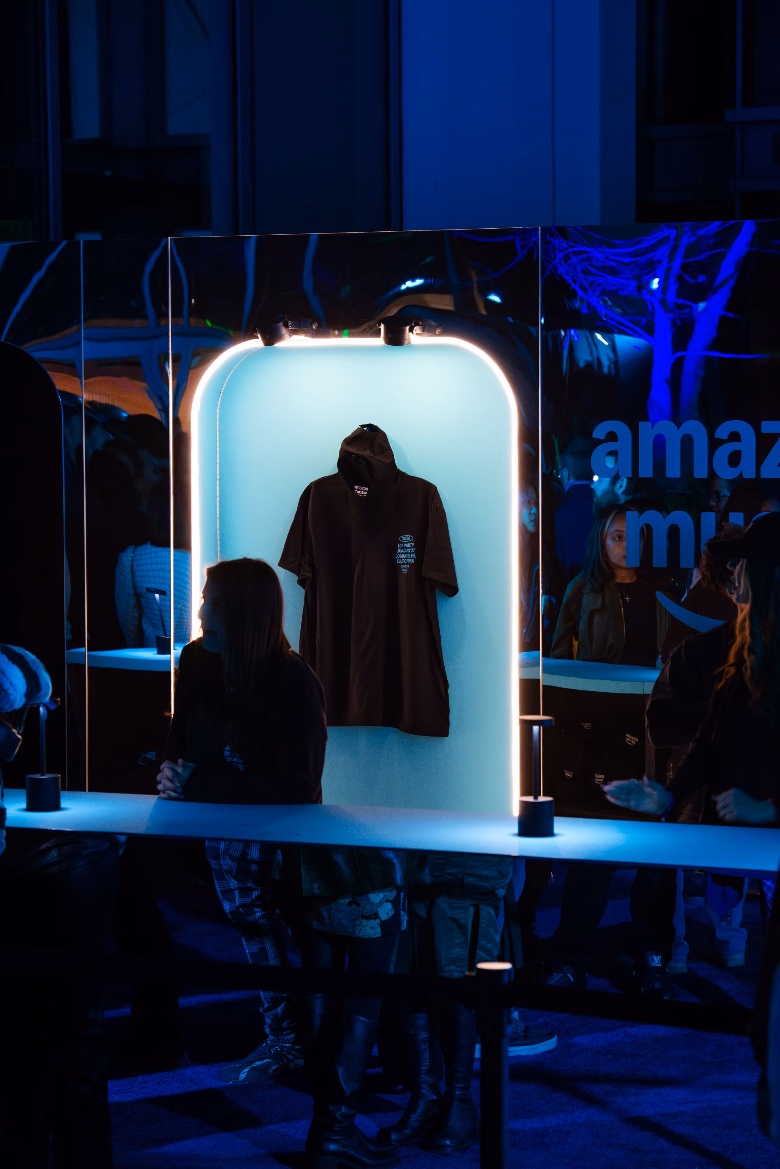 A display case with a t - shirt on it.