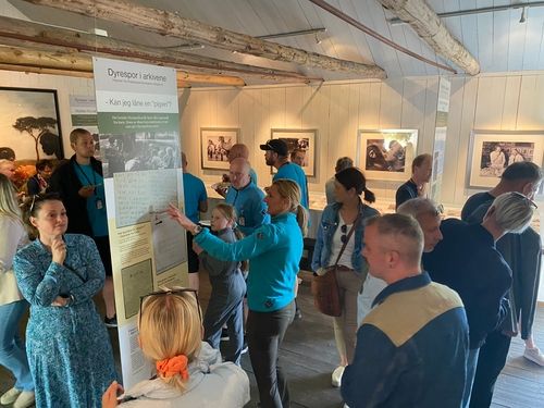 Arkivutstilling og pingvin i Dyreparken