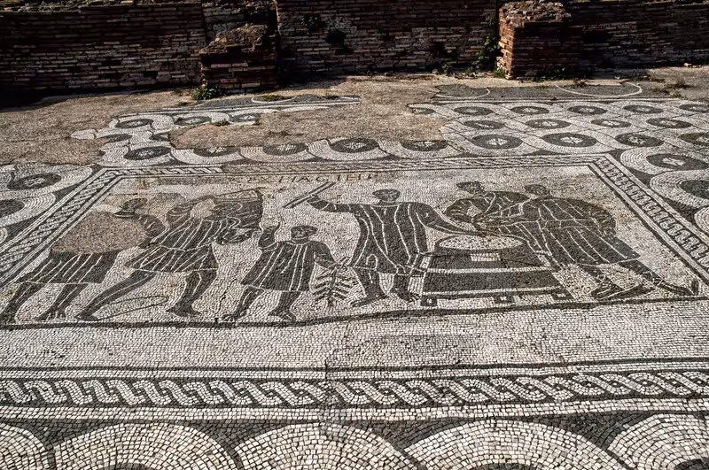 Mosaïque antique bien conservée à Ostia Antica près de Rome