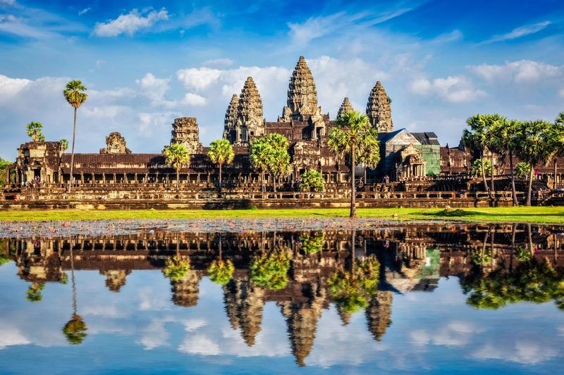Temple d’Angkor Wat au Cambodge avec reflet dans l’eau