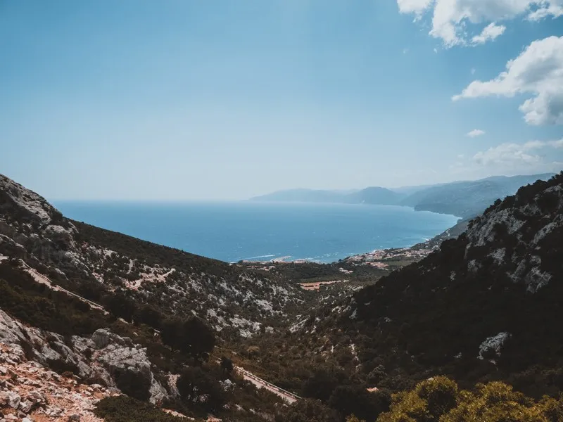 Vue panoramique sur la baie de Cala Gonone en Sardaigne